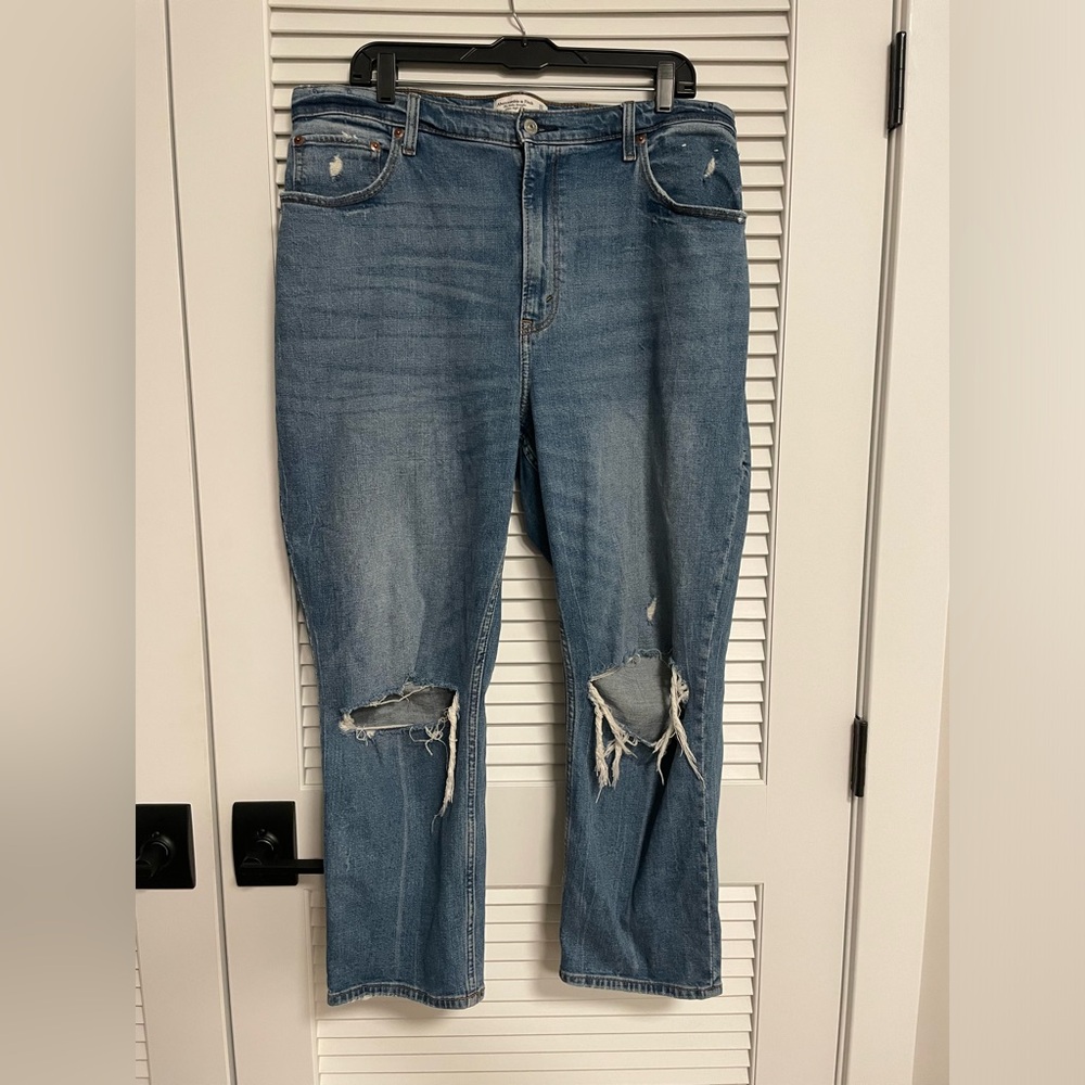 Abercrombie The Ankle Straight Ultra High Rise. Size 33/16 Curve Love.
